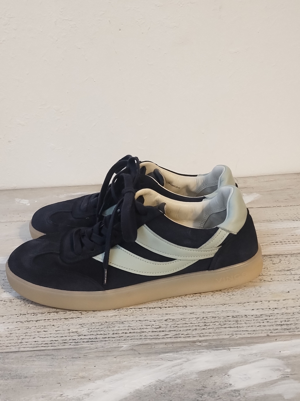 Vince Oasis Suede And Leather Sneakers very good condition 8.5